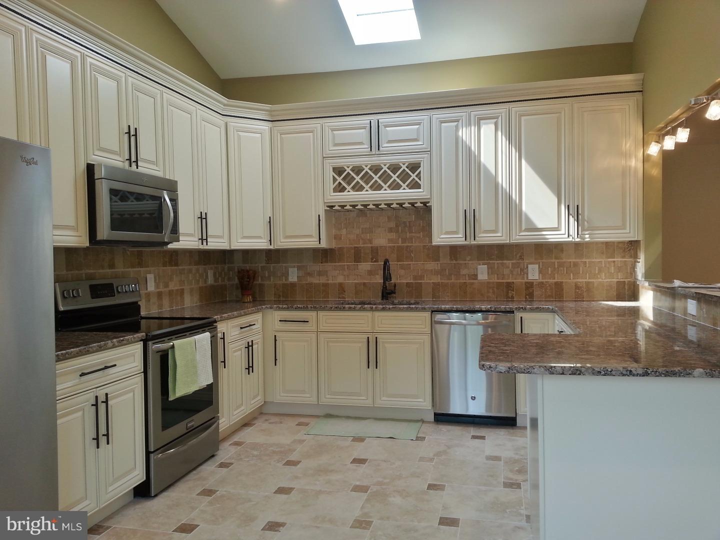 25 Inland Road Levittown, PA 19057 - Photo 1 of 18 Kitchen