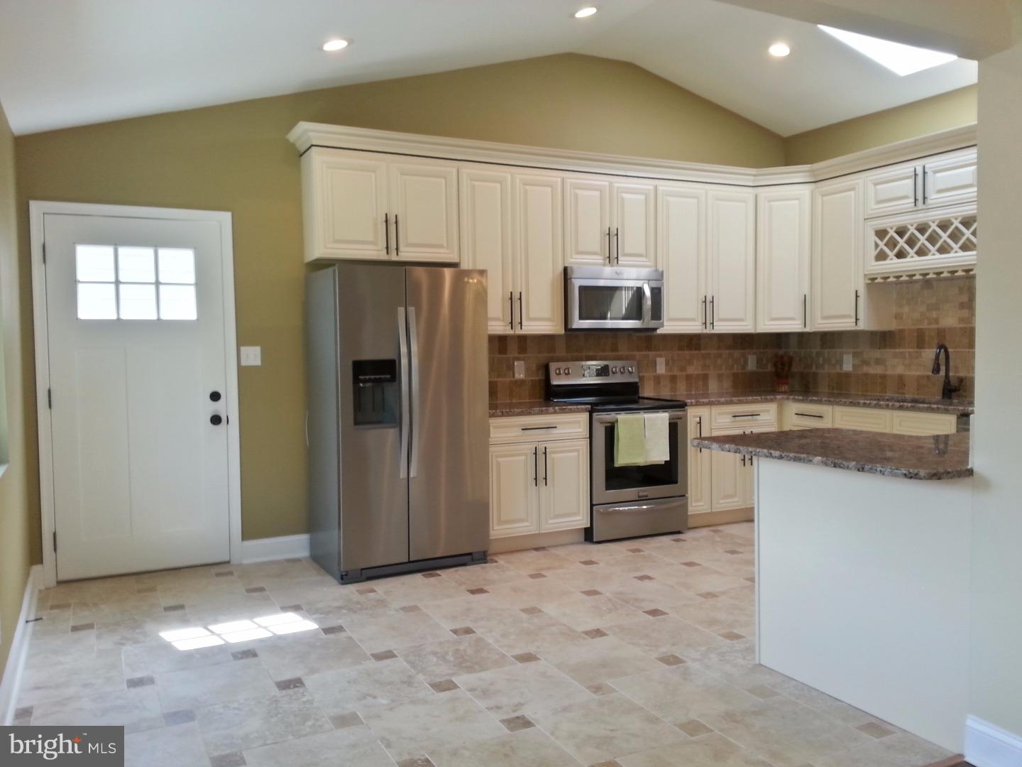 25 Inland Road Levittown, PA 19057 - Photo 2 of 18 Kitchen