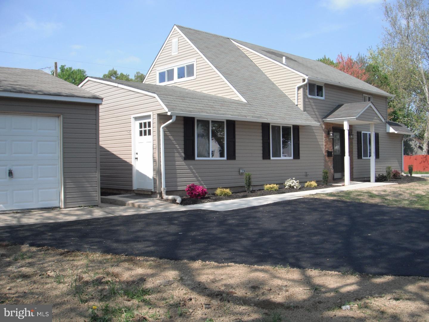 25 Inland Road Levittown, PA 19057 - Photo 17 of 18 Exterior Front