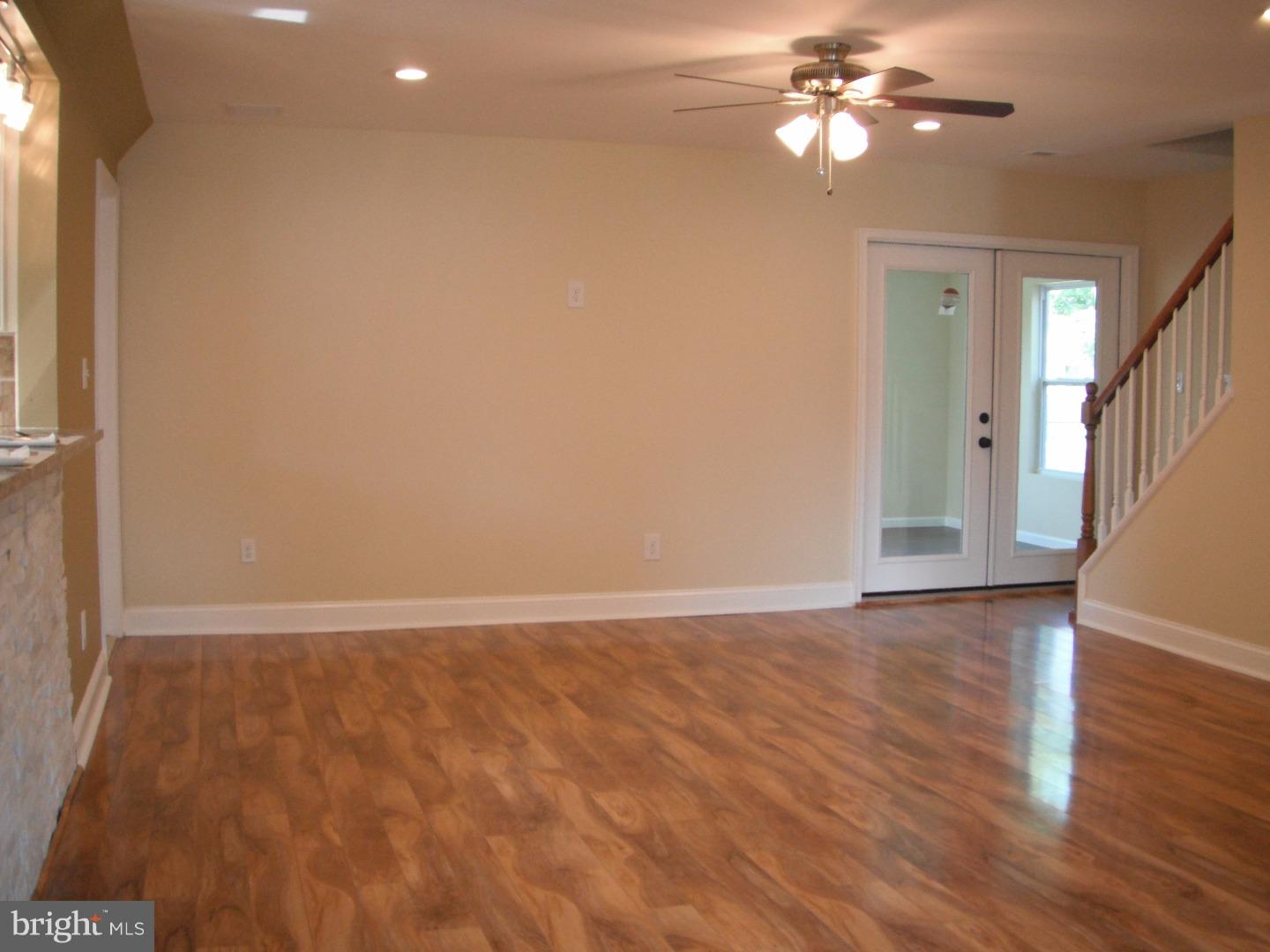25 Inland Road Levittown, PA 19057 - Photo 5 of 18 Living Room