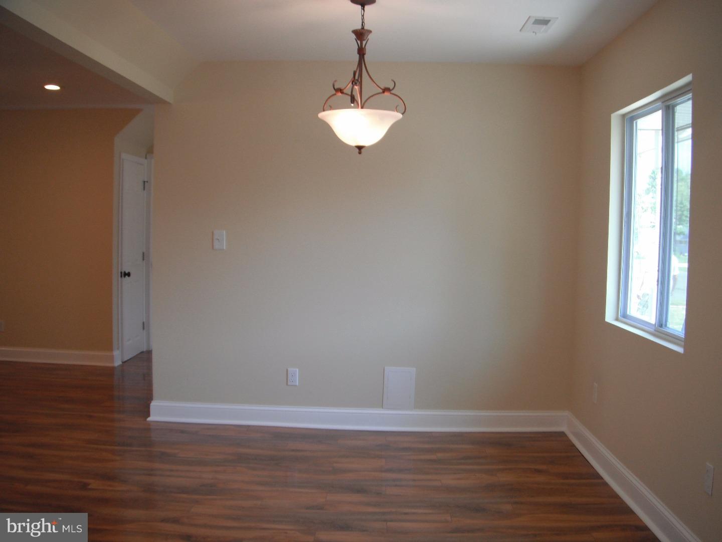 25 Inland Road Levittown, PA 19057 - Photo 7 of 18 Dining Room