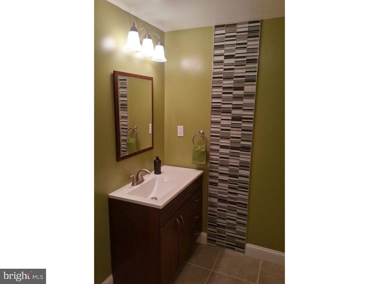 25 Inland Road Levittown, PA 19057 - Photo 8 of 18 Bathroom