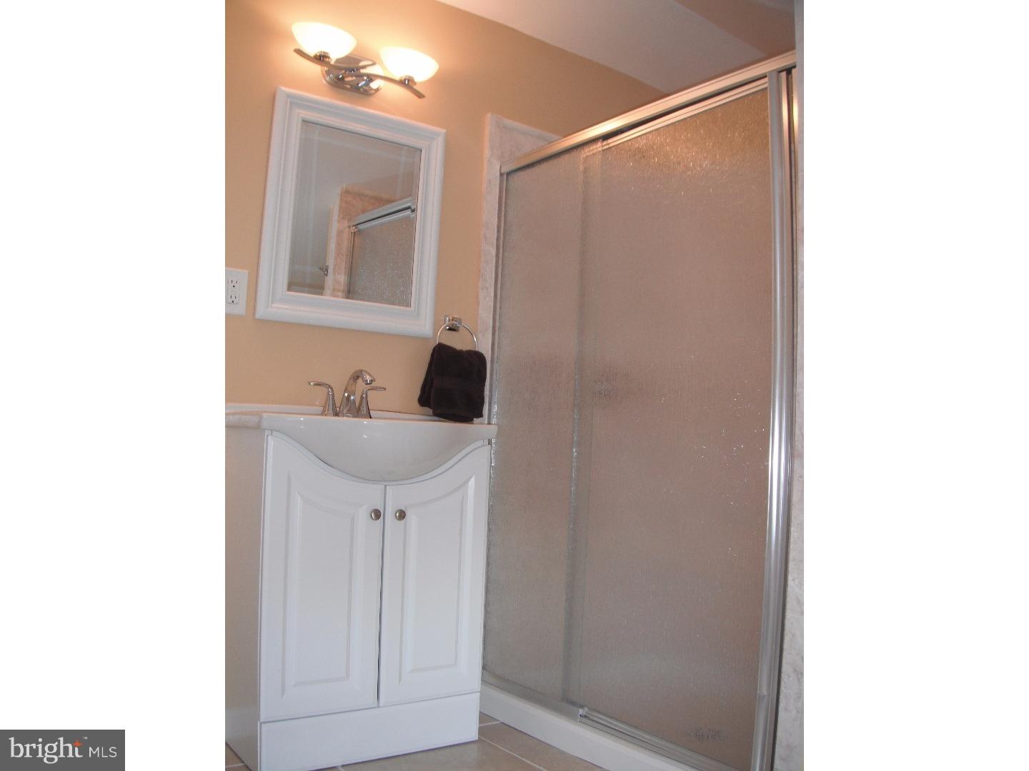 25 Inland Road Levittown, PA 19057 - Photo 9 of 18 Bathroom