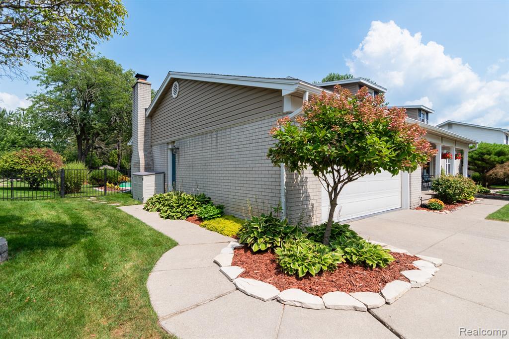 8296 Hampton Road Grosse Ile, MI 48138 - Photo 10 of 72
