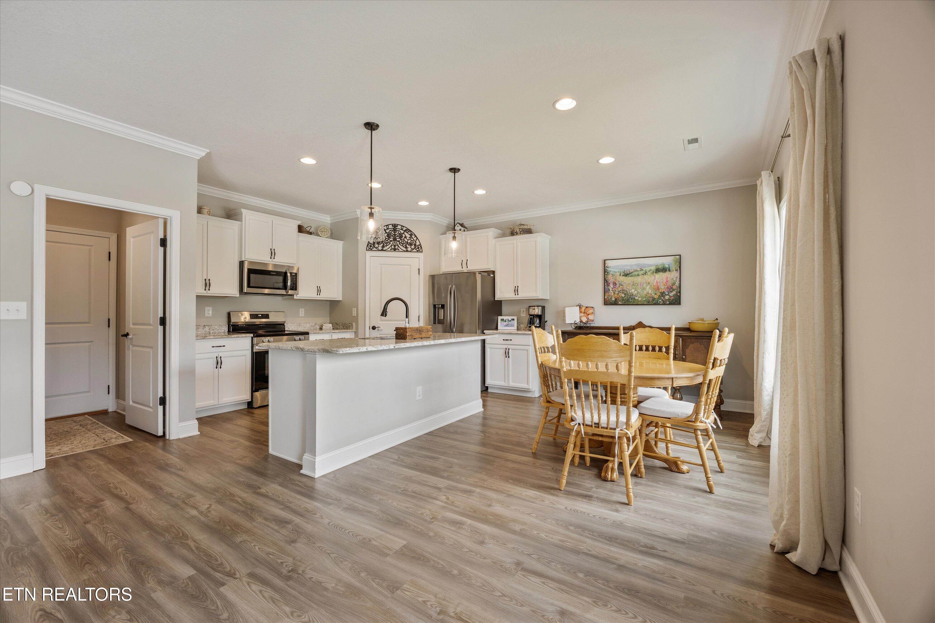 133 Songberry Street Oak Ridge, TN 37830 - Photo 23 of 37 Kitchen-Dining