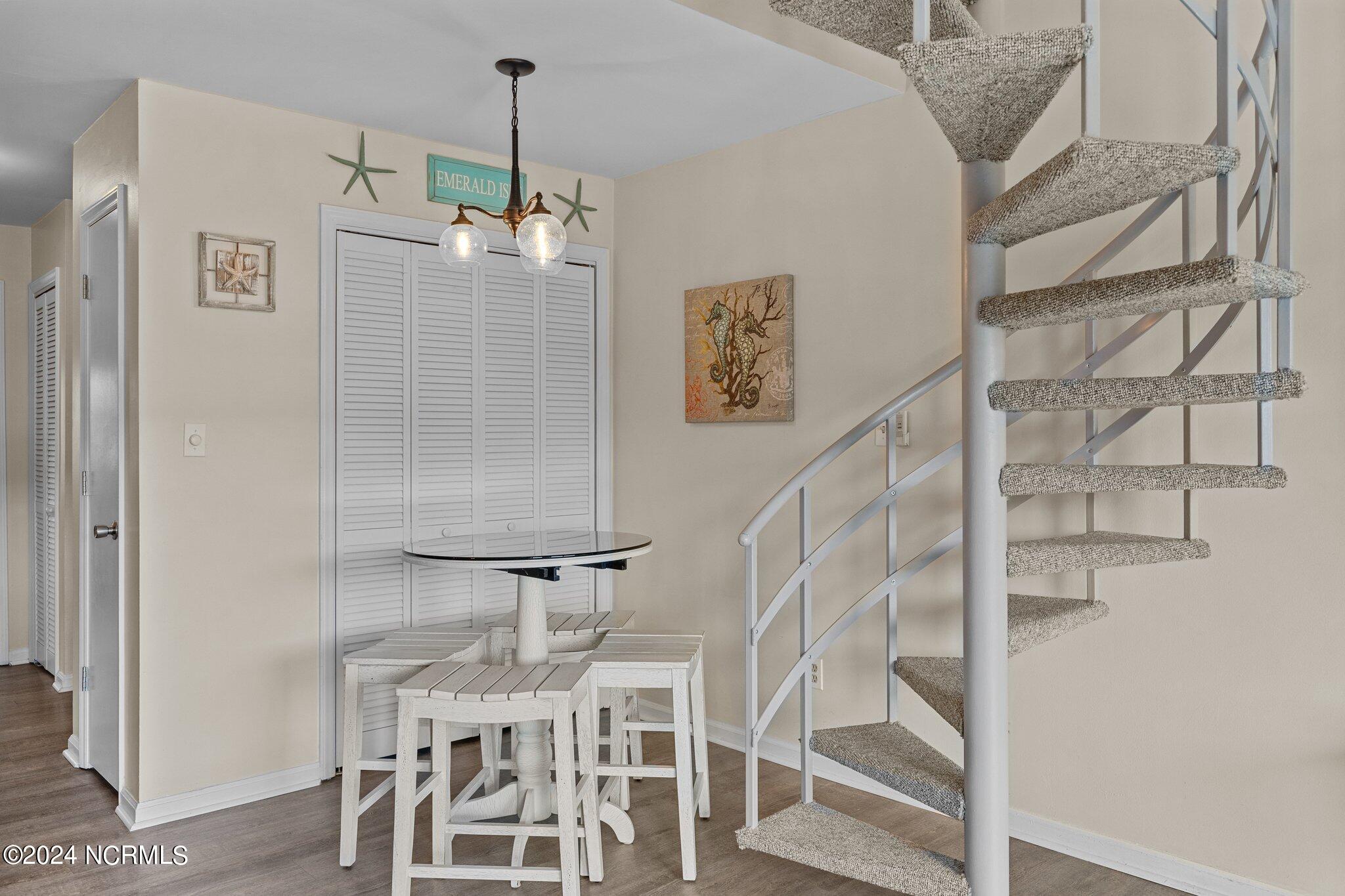 9201 Coast Guard Road, Unit G204 Emerald Isle, NC 28594 - Photo 13 of 40 breakfast nook