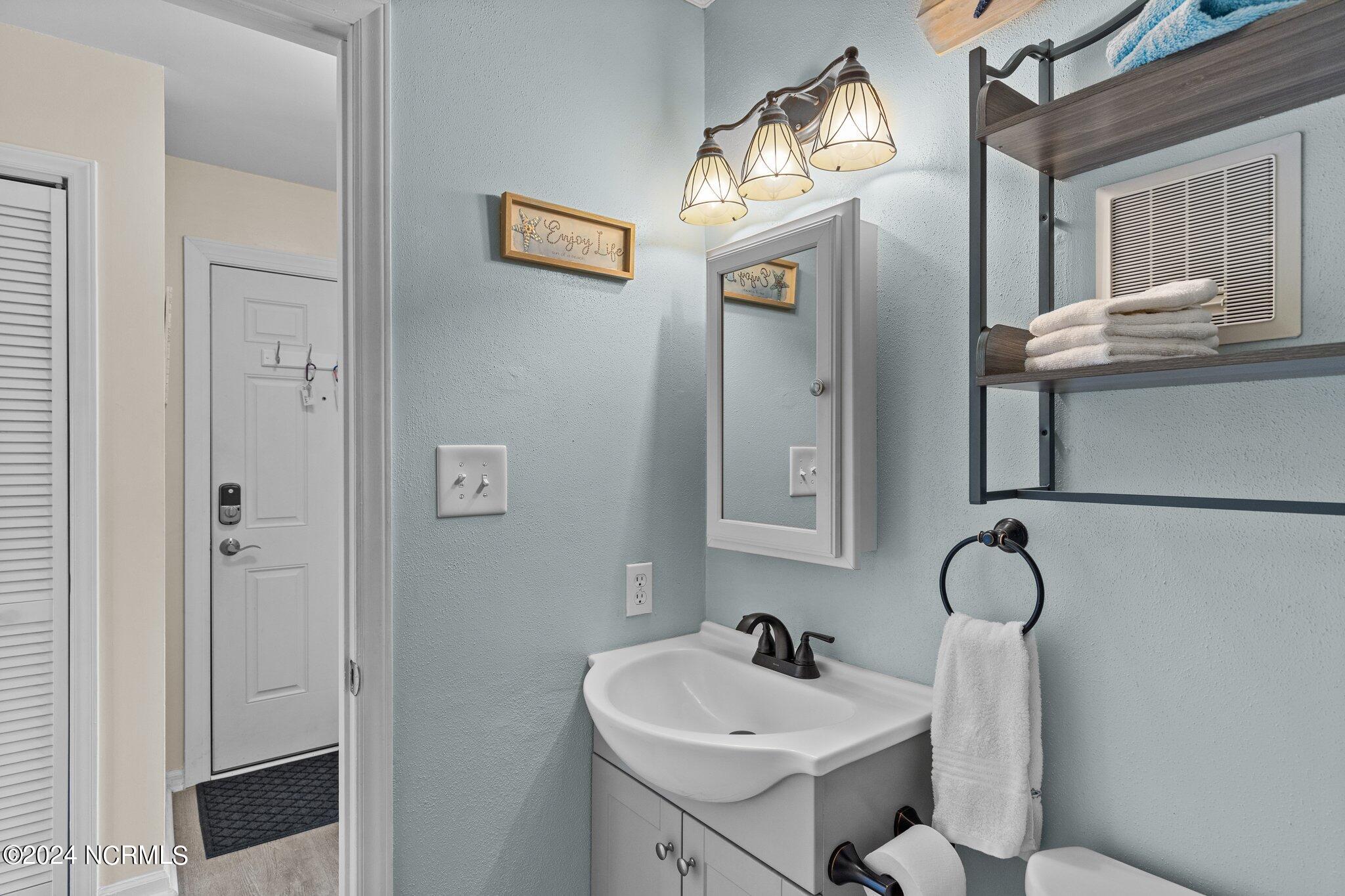 9201 Coast Guard Road, Unit G204 Emerald Isle, NC 28594 - Photo 3 of 40 guest bathroom