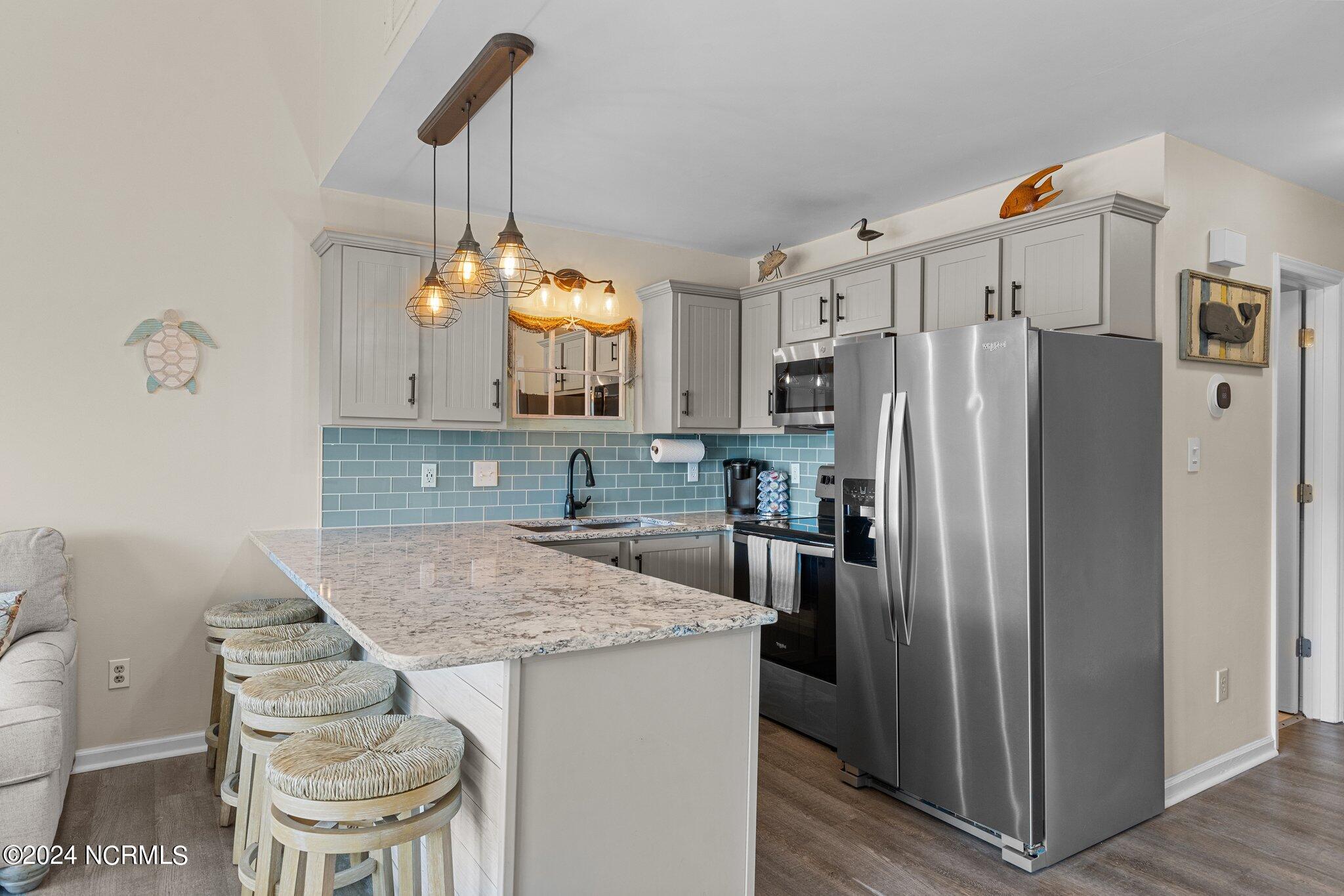 9201 Coast Guard Road, Unit G204 Emerald Isle, NC 28594 - Photo 7 of 40 Kitchen