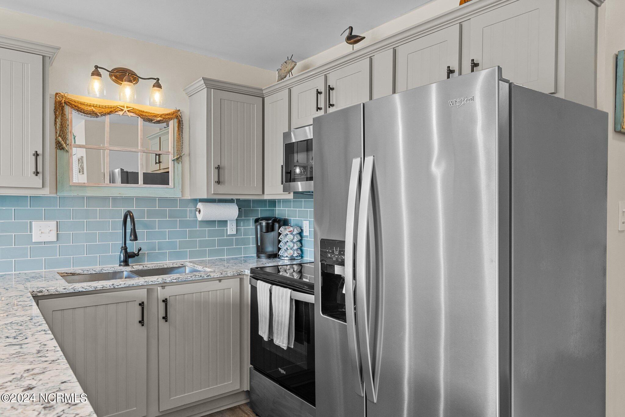 9201 Coast Guard Road, Unit G204 Emerald Isle, NC 28594 - Photo 8 of 40 Kitchen