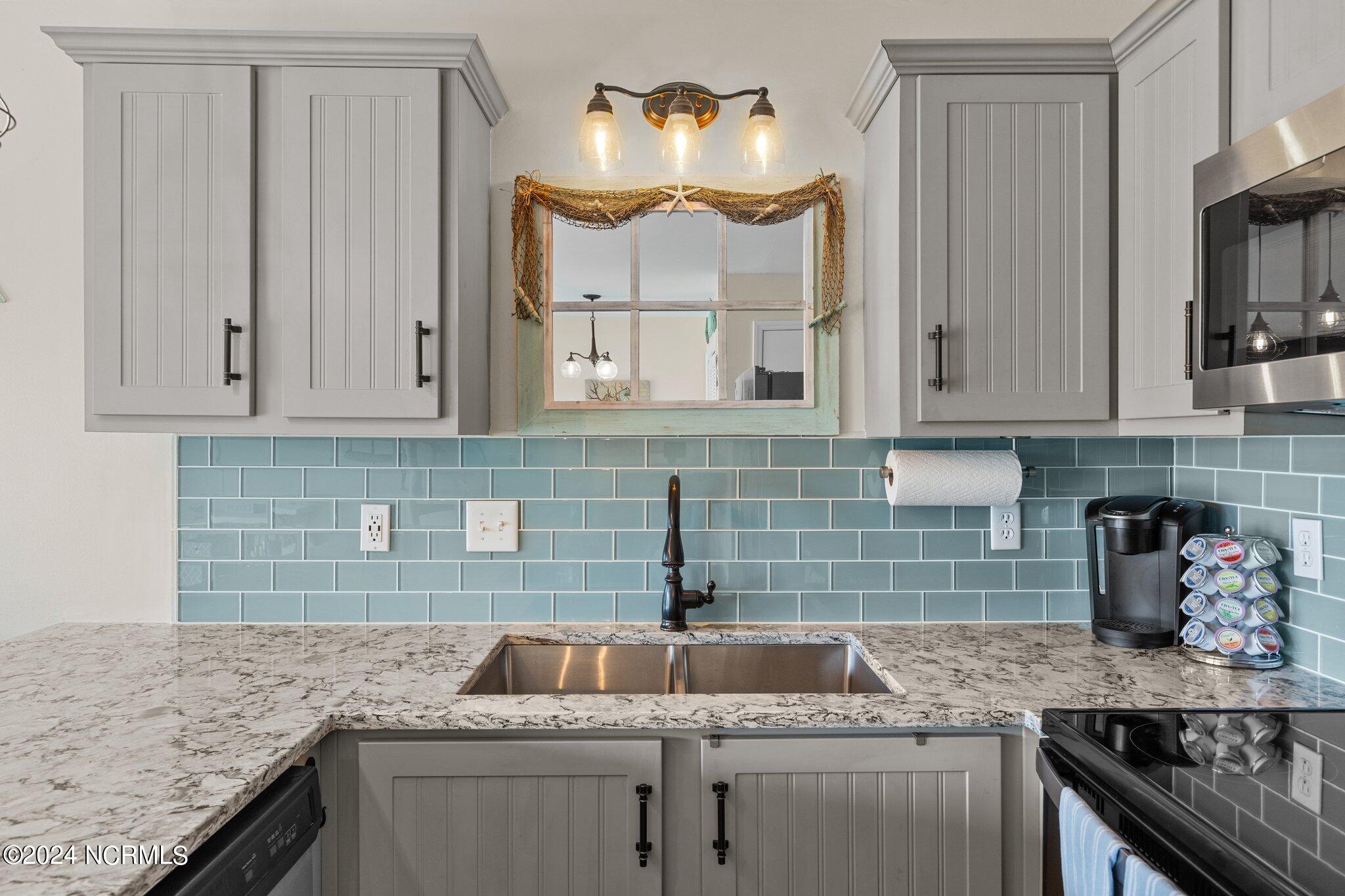 9201 Coast Guard Road, Unit G204 Emerald Isle, NC 28594 - Photo 9 of 40 Kitchen