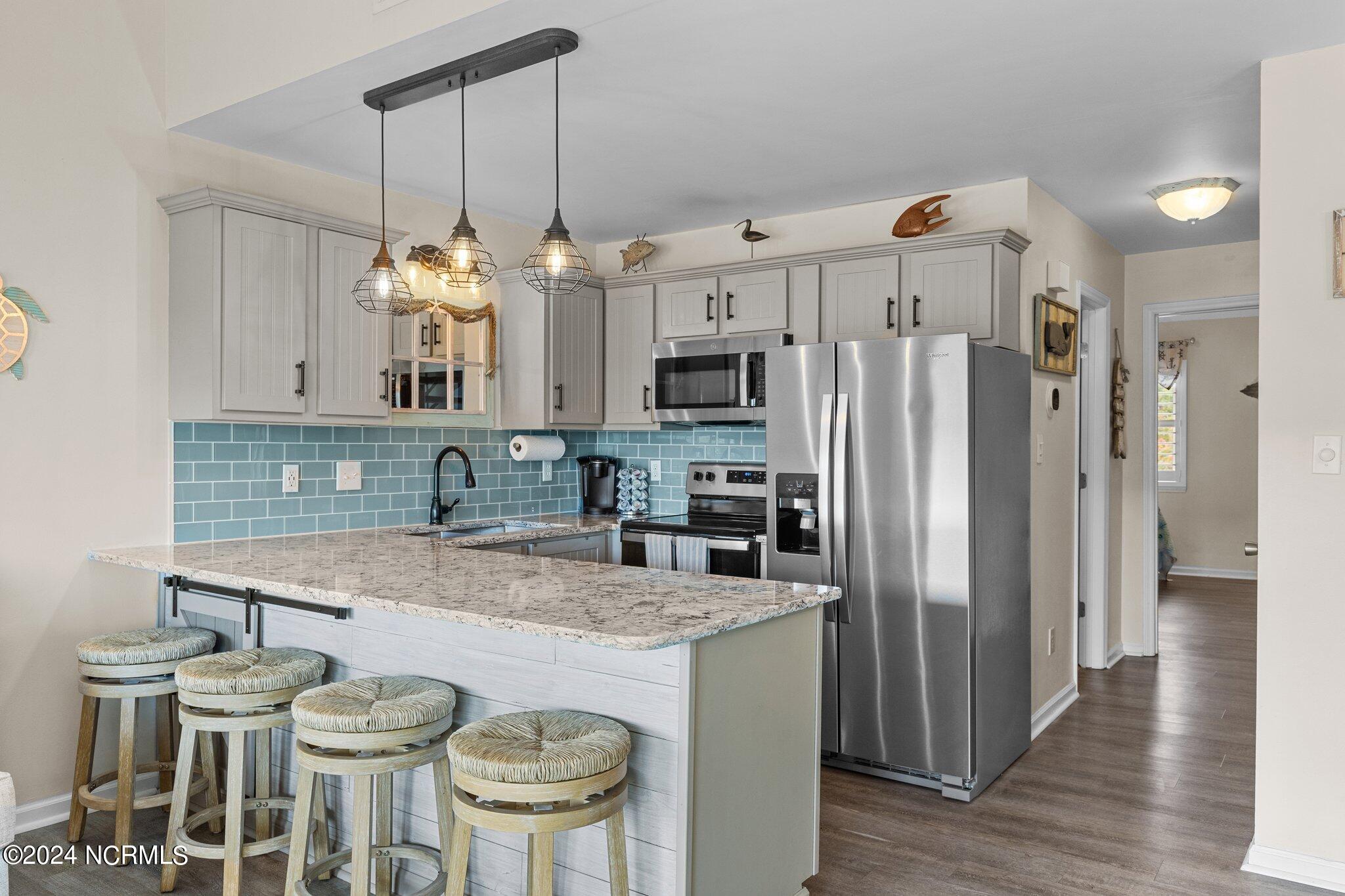 9201 Coast Guard Road, Unit G204 Emerald Isle, NC 28594 - Photo 10 of 40 Kitchen