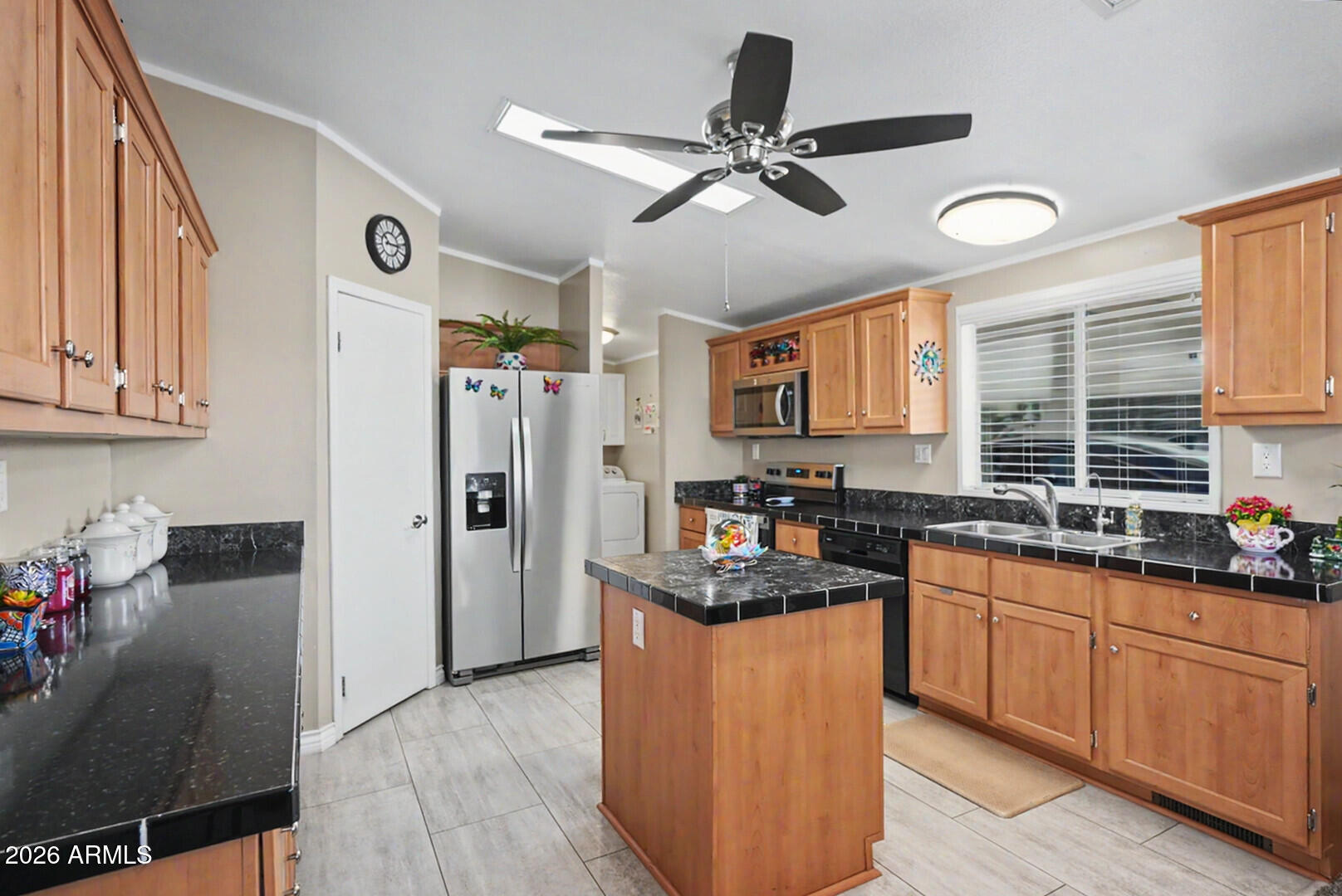 201 South Greenfield Road, Unit 211 Mesa, AZ 85206 - Photo 4 of 29 Kitchen island