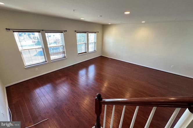 7014 Foxton Way Hanover, MD 21076 - Photo 5 of 29 Spacious room with natural light.