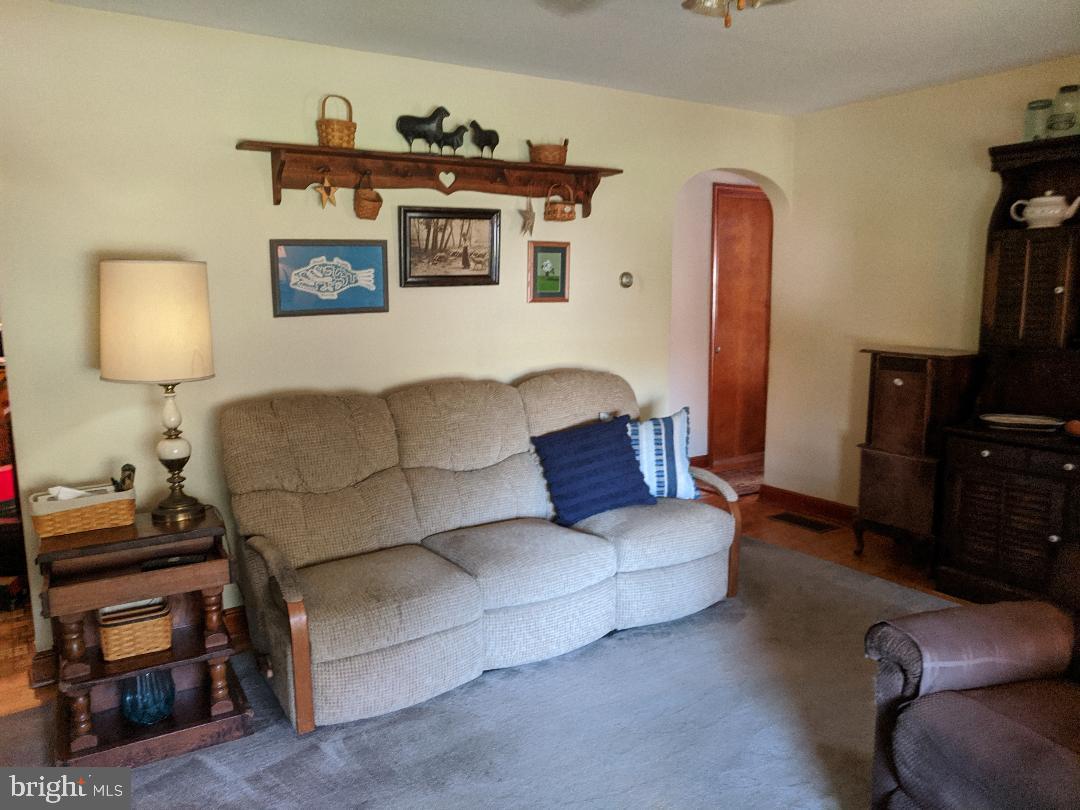 1326 Sheep Hill Road Pottstown, PA 19465 - Photo 12 of 20 Living Room