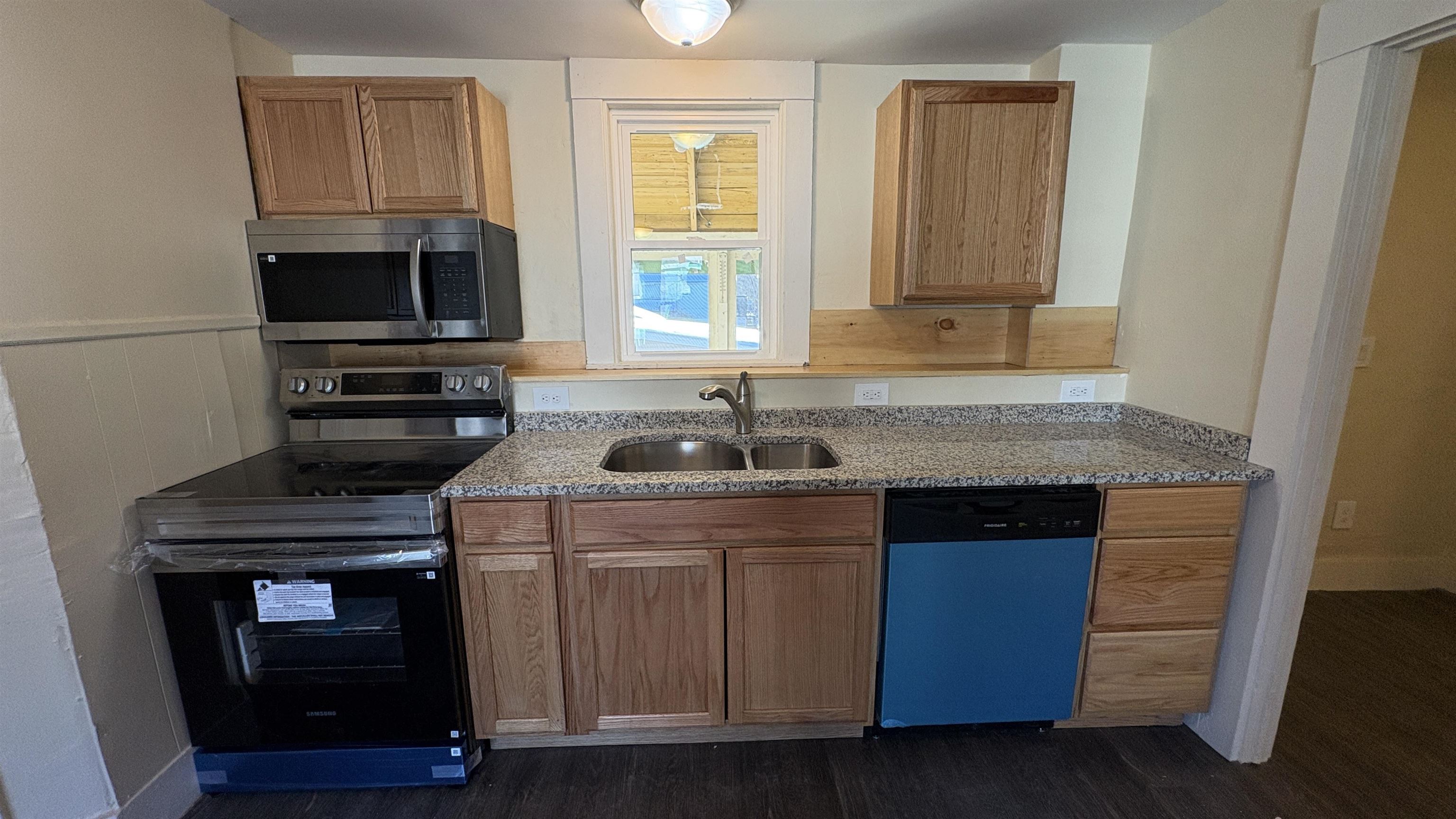 61 B Chestnut Street Rochester, NH 03867 - Photo 4 of 21