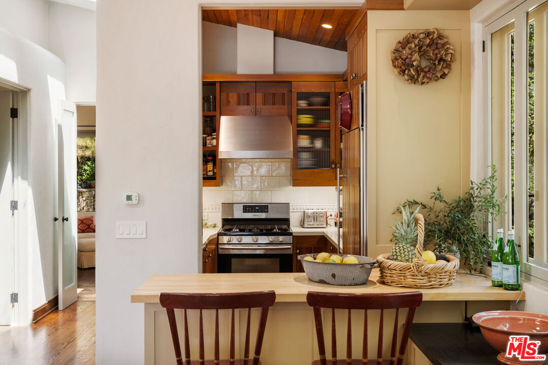 635-637 Greenleaf Canyon Road Topanga, CA 90290 - Photo 21 of 52 a kitchen with a table chairs stove and cabinets
