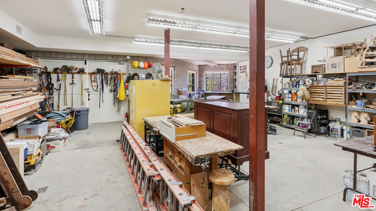 635-637 Greenleaf Canyon Road Topanga, CA 90290 - Photo 49 of 52 a view of a room with gym equipment