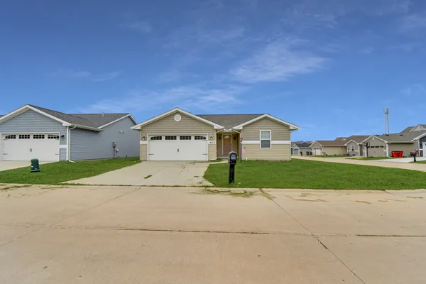 $2,300 | 1402 Sand Dollar Drive, Champaign, IL 61822
