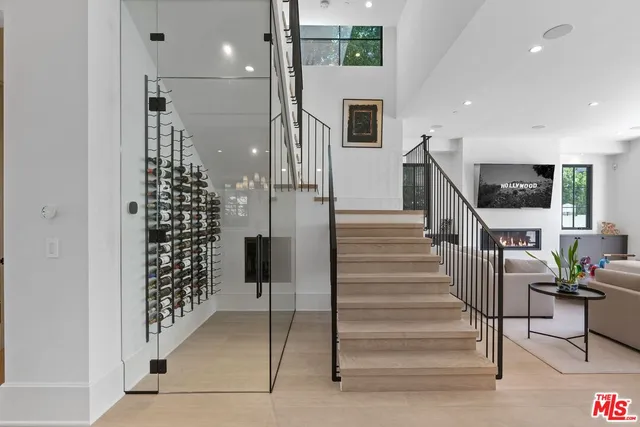 a view of entryway with livingroom