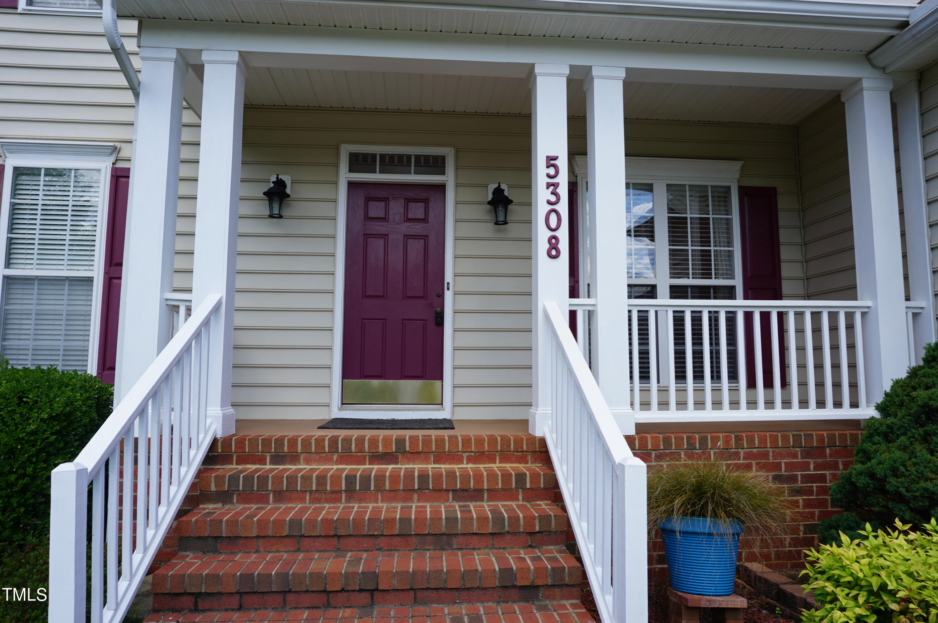 5308 Antebellum Road Raleigh, NC 27606 - Photo 4 of 52 DSC05210