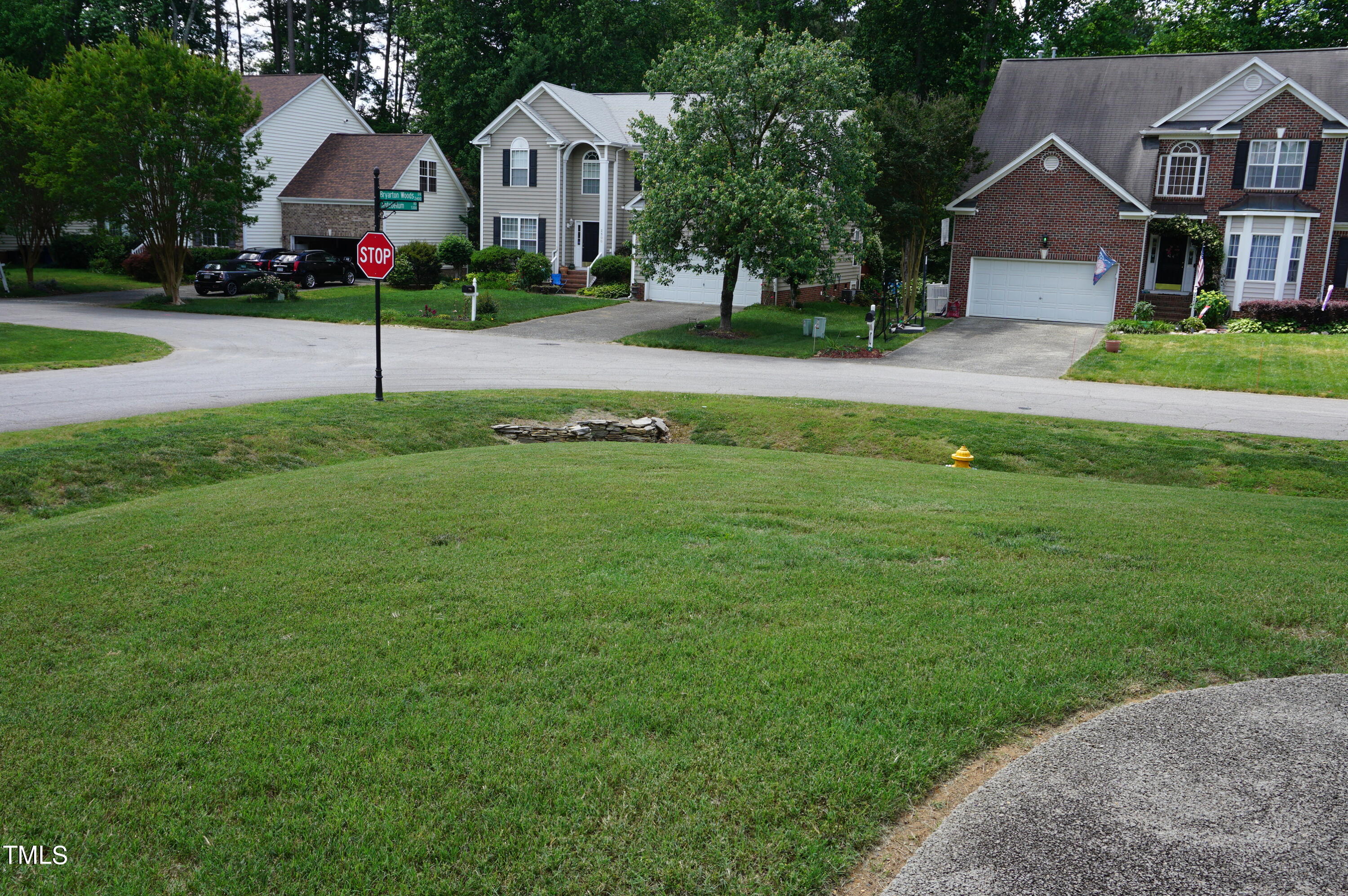 5308 Antebellum Road Raleigh, NC 27606 - Photo 7 of 52 DSC05302