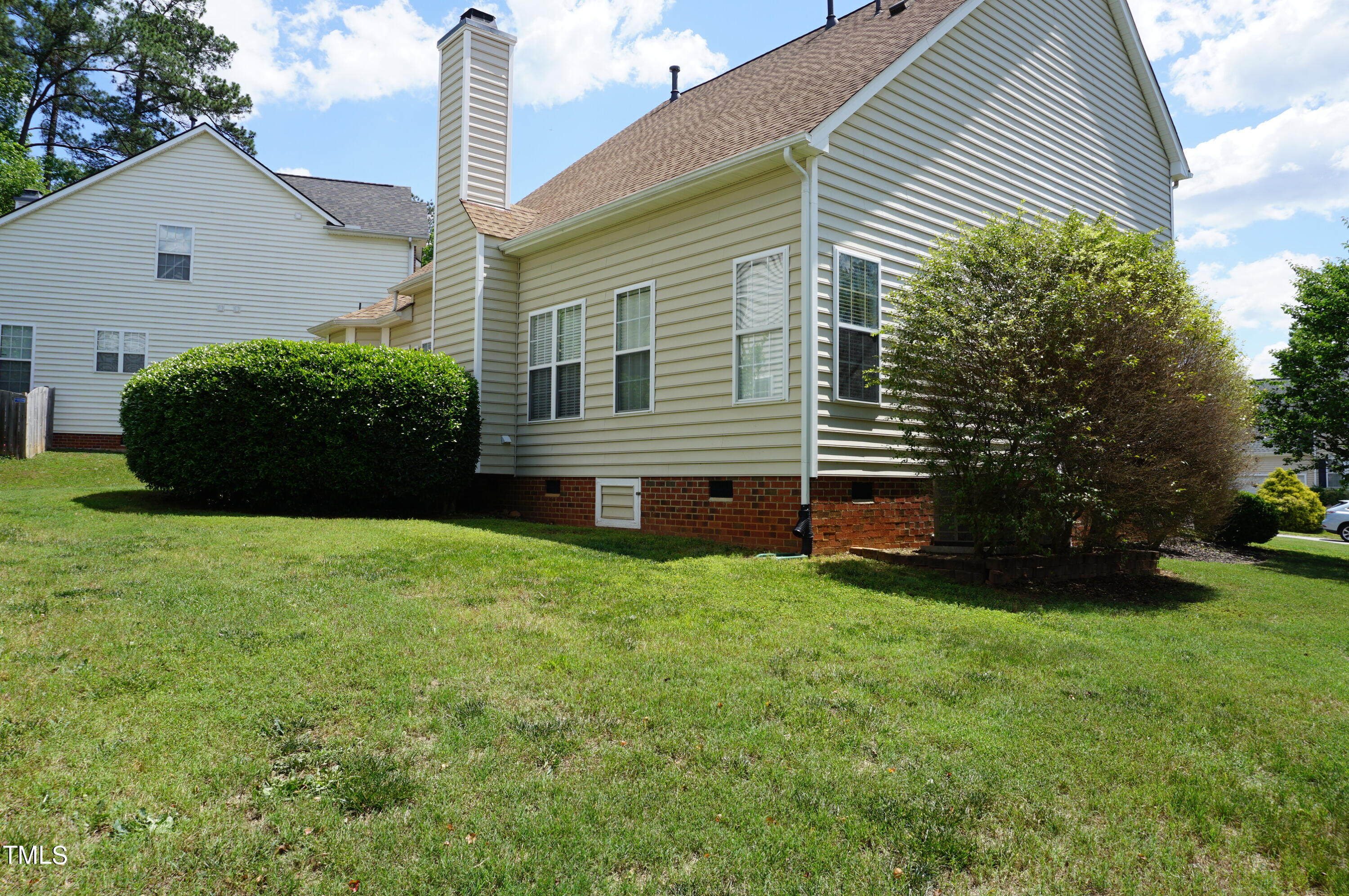 5308 Antebellum Road Raleigh, NC 27606 - Photo 9 of 52 DSC05291