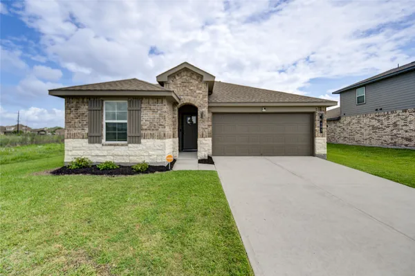 $2,400 | 403 Rain Water Lane, Baytown, TX 77523
