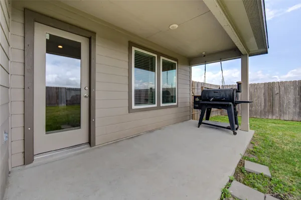 $2,400 | 403 Rain Water Lane, Baytown, TX 77523