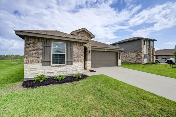 $2,400 | 403 Rain Water Lane, Baytown, TX 77523