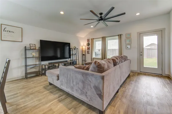 $2,400 | 403 Rain Water Lane, Baytown, TX 77523