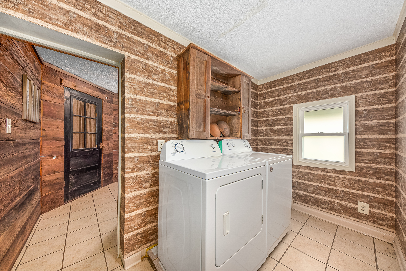 106 Round House Street Braidwood, IL 60408 - Photo 11 of 27 a utility room with dryer and washer