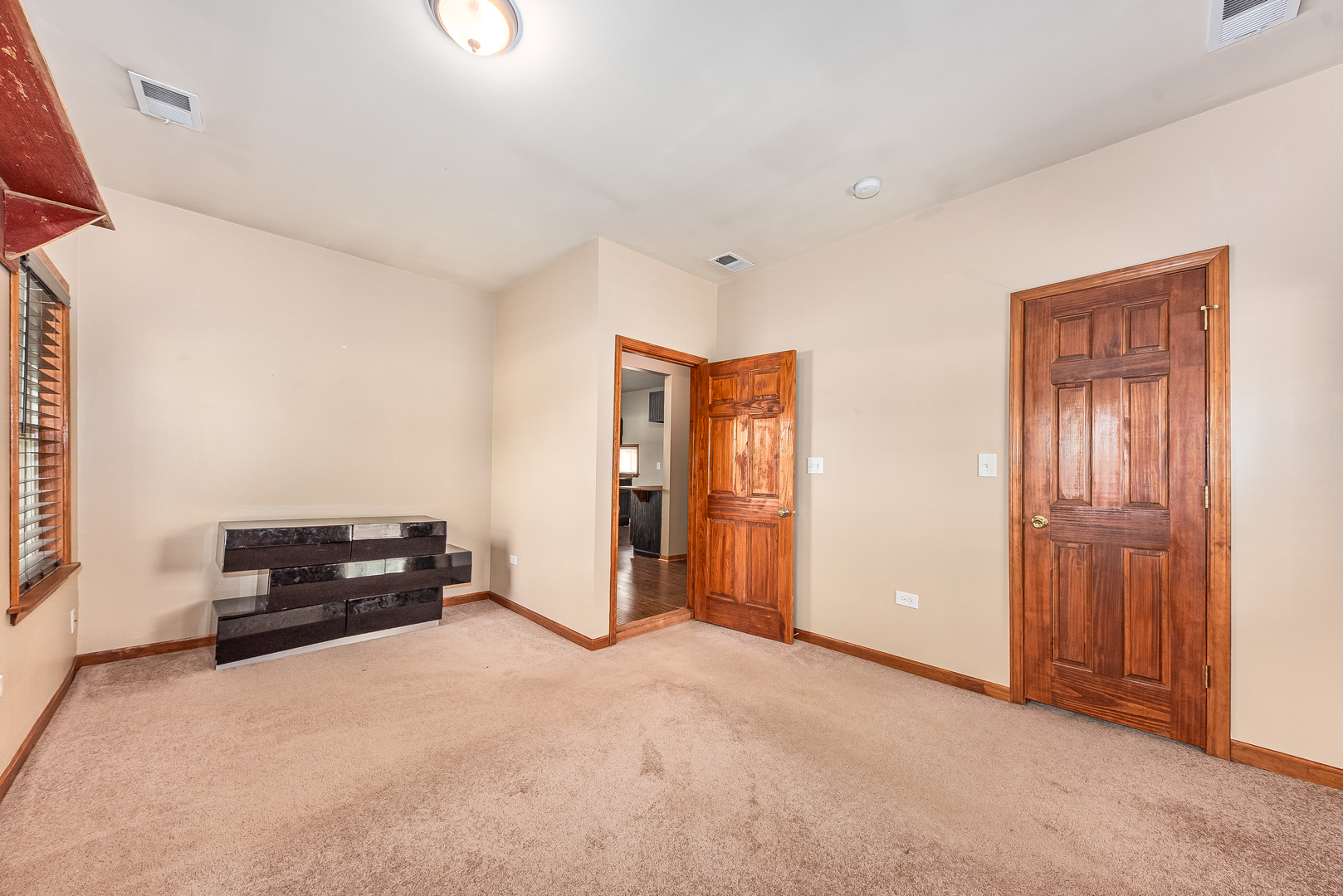 106 Round House Street Braidwood, IL 60408 - Photo 14 of 27 an empty room with furniture and a window