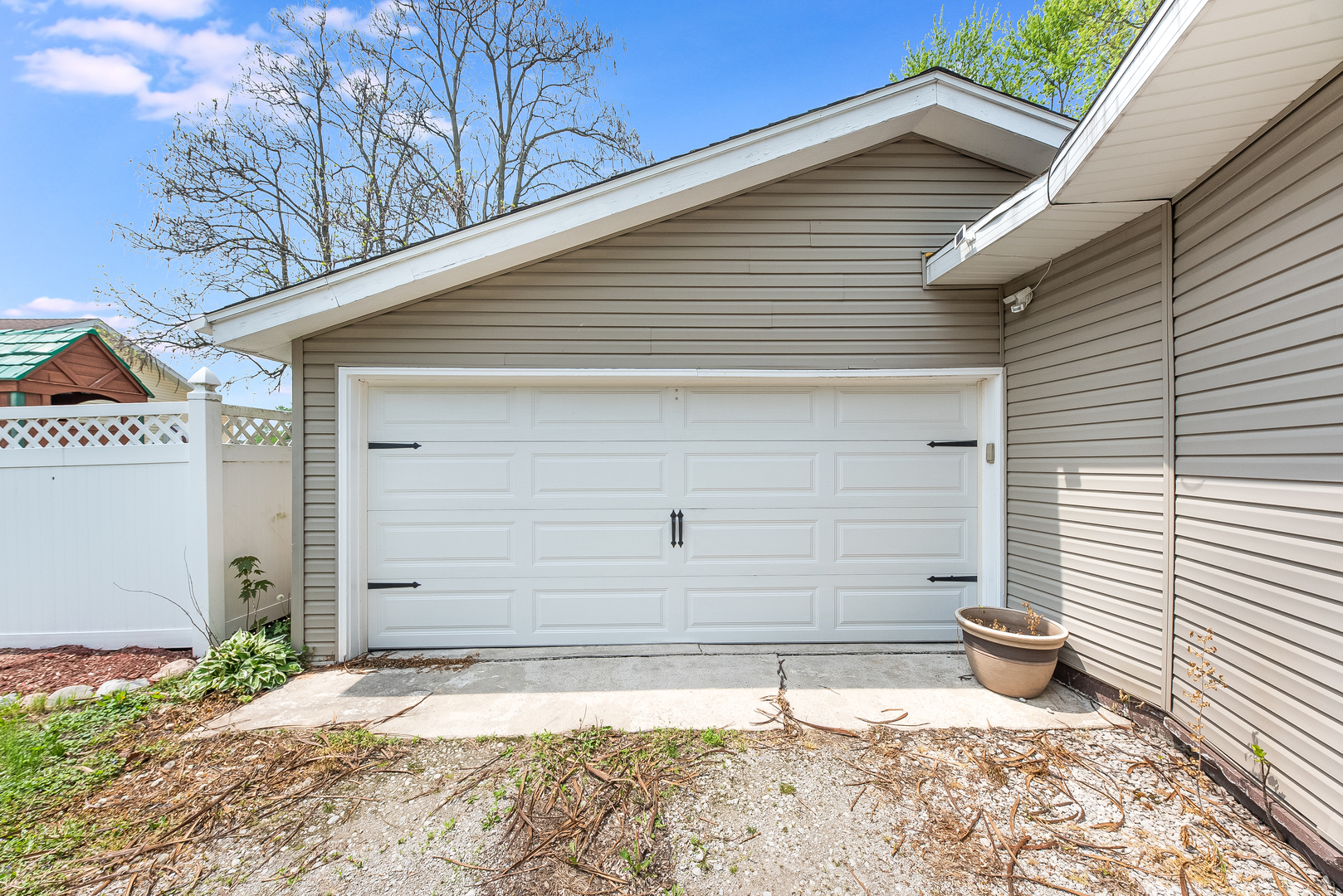 106 Round House Street Braidwood, IL 60408 - Photo 25 of 27 a front view of a house