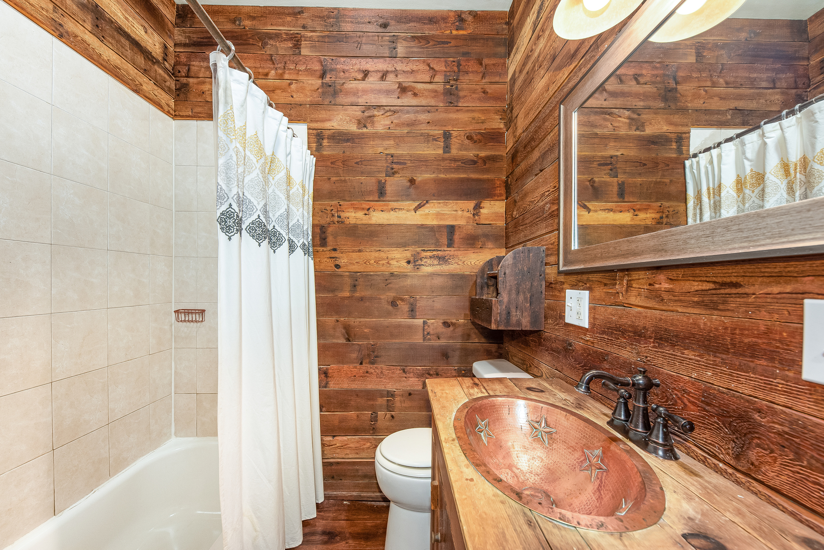 106 Round House Street Braidwood, IL 60408 - Photo 6 of 27 a bathroom with a sink and a toilet