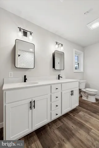 a spacious bathroom with 2 sink and a mirror