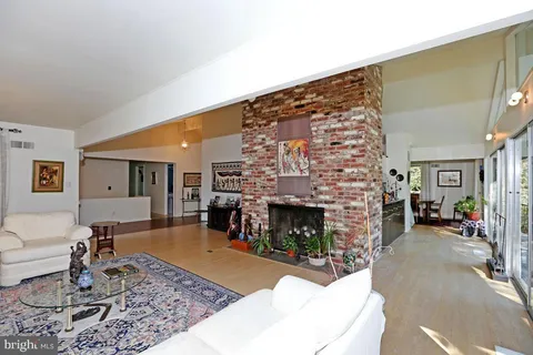 $1,725,000 | 6900 Heatherhill Road, Bethesda, MD 20817