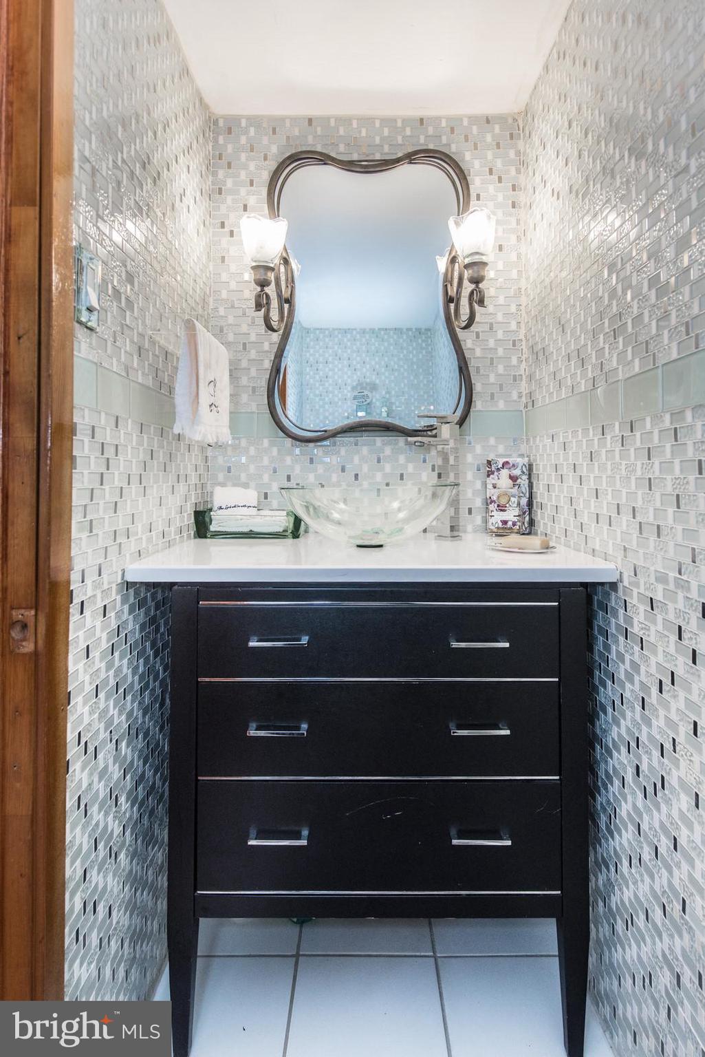 2500 Edge Hill Road Willow Grove, PA 19090 - Photo 26 of 110 Powder Room