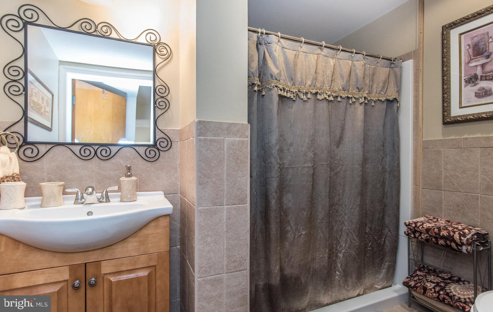 2500 Edge Hill Road Willow Grove, PA 19090 - Photo 46 of 110 Possible In-Law Suite Full Bathroom #2 of 6