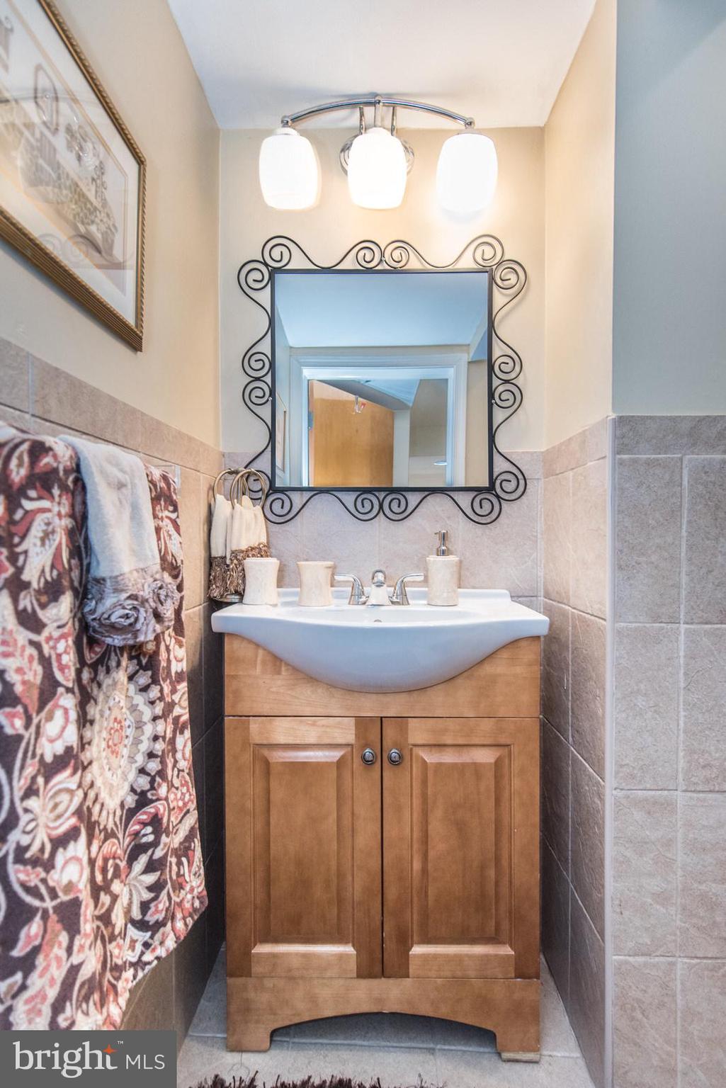 2500 Edge Hill Road Willow Grove, PA 19090 - Photo 47 of 110 Possible In-Law Suite Full Bathroom #2 of 6