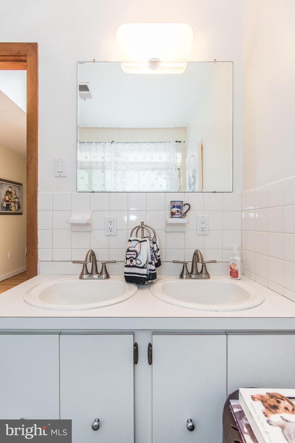 2500 Edge Hill Road Willow Grove, PA 19090 - Photo 81 of 110 Full Bathroom #4 of 6