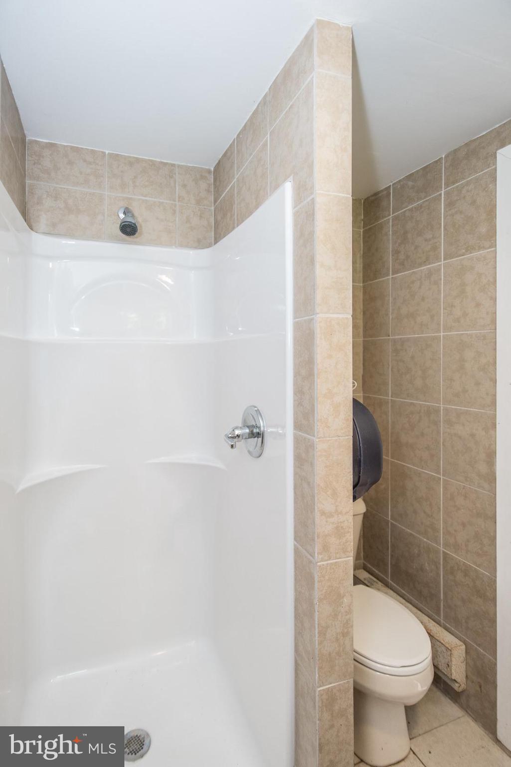 2500 Edge Hill Road Willow Grove, PA 19090 - Photo 94 of 110 2nd of 2 Outback Full Baths (full bath #6 of 6)