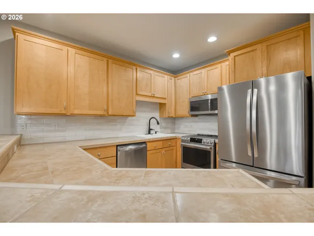 $425,000 | 9530 Southwest Lodestone Drive, Beaverton, OR 97007