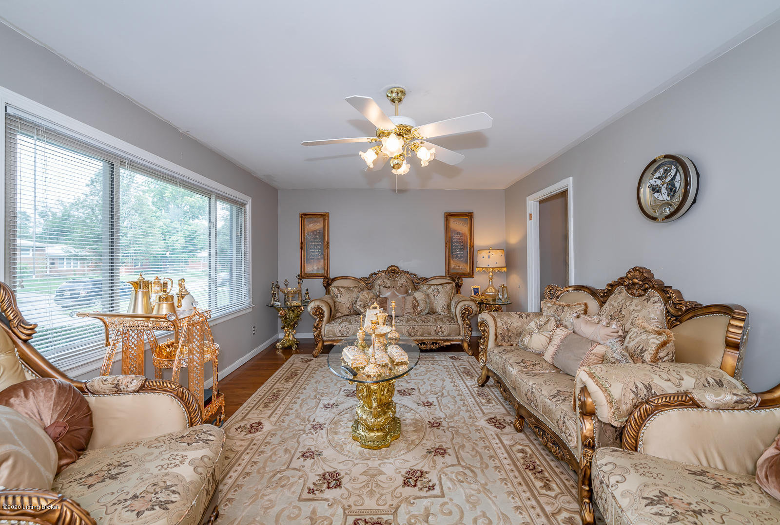 2912 Sheldon Road Louisville, KY 40218 - Photo 9 of 29 Light Filled Living Room
