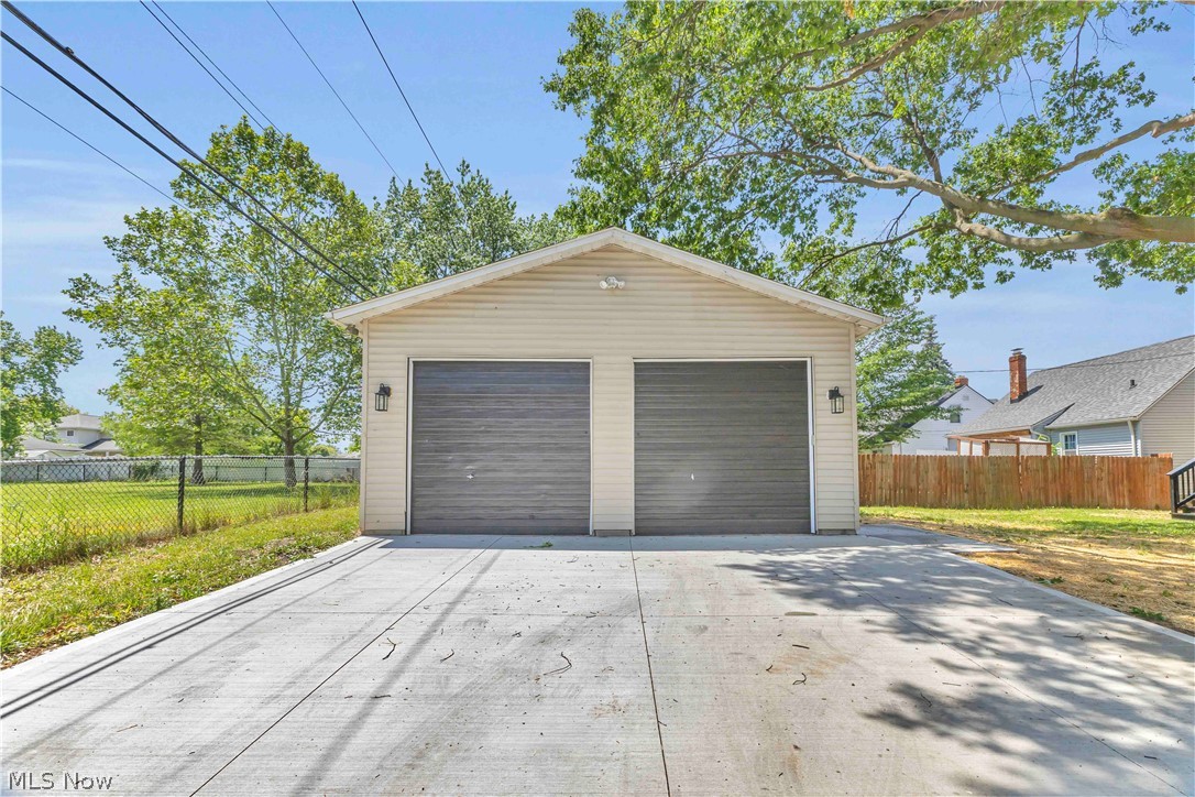 24700 Alberton Road Euclid, OH 44123 - Photo 4 of 39