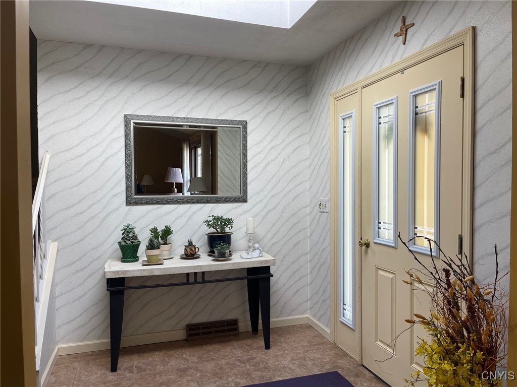 629 Deerfield Drive Oneida, NY 13421 - Photo 13 of 46 Spacious foyer!