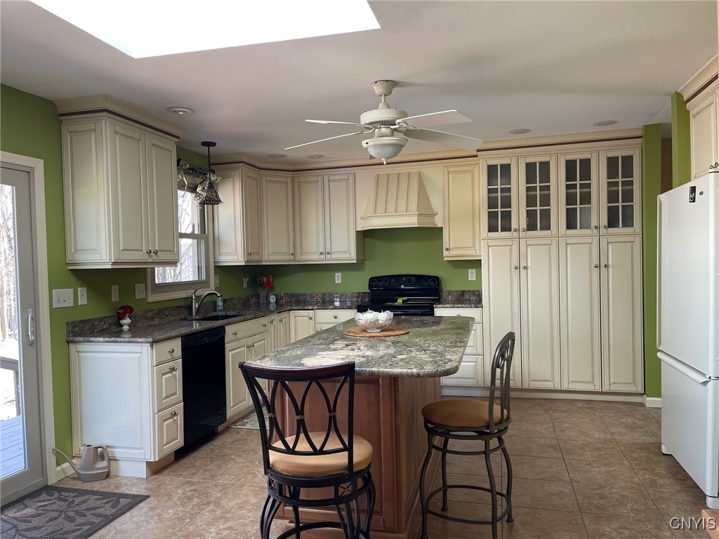 629 Deerfield Drive Oneida, NY 13421 - Photo 19 of 46 Sunny and bright!