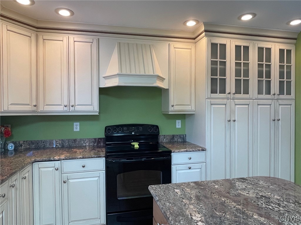 629 Deerfield Drive Oneida, NY 13421 - Photo 24 of 46 Appliances stay!