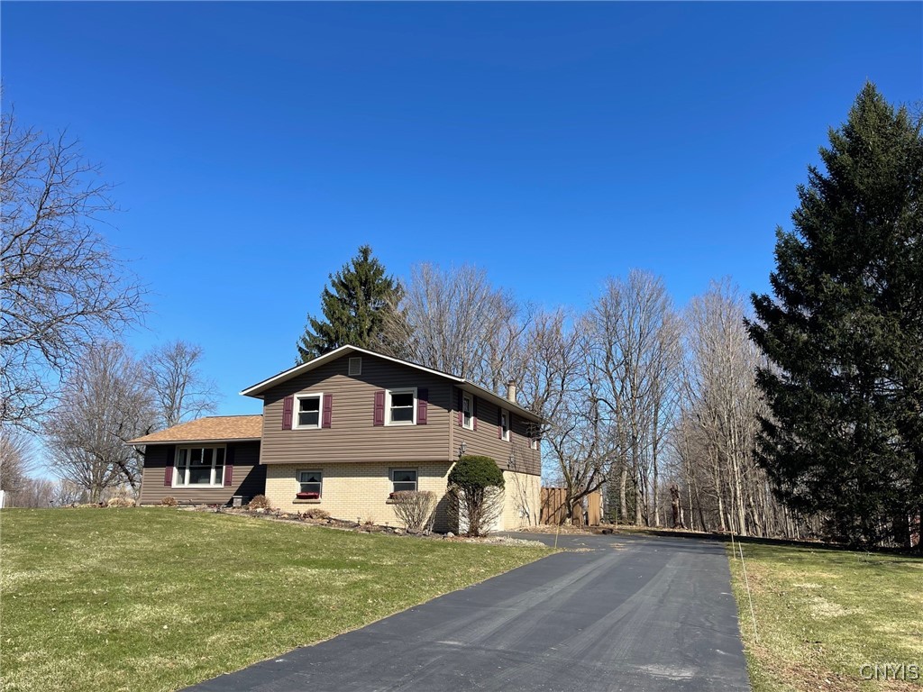 629 Deerfield Drive Oneida, NY 13421 - Photo 3 of 46