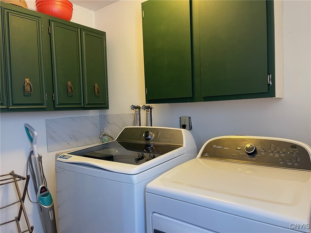 629 Deerfield Drive Oneida, NY 13421 - Photo 41 of 46 Laundry - washer & dryer stay