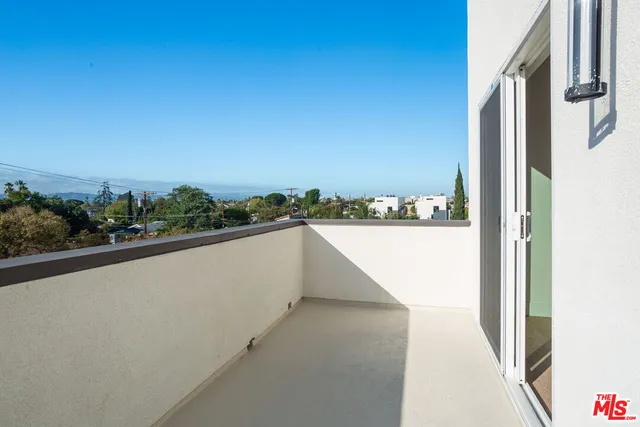 $870,000 | 11220 Victory Boulevard, North Hollywood, CA 91606